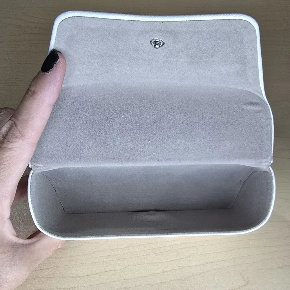 Michael Kors White Clutch Eyeglass Case‎
